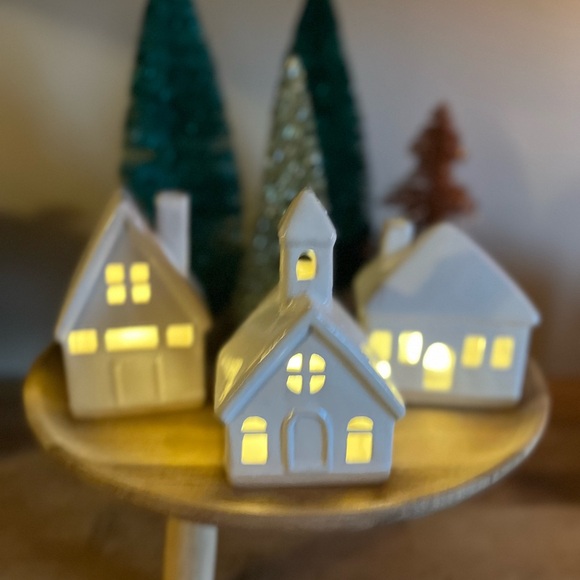 3 Piece Lit House Decor Wondershop Ceramic Decorative Christmas Village Set - Picture 7 of 7